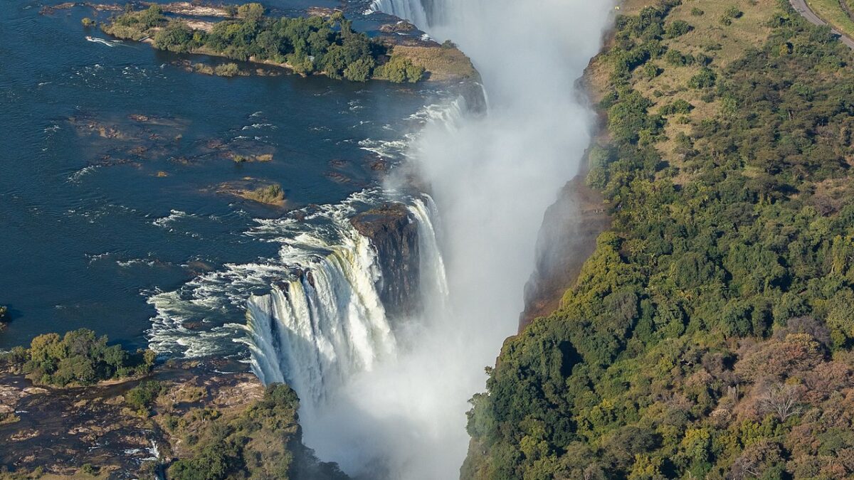 Victoria Falls, Zimbabwe - Travel Guide